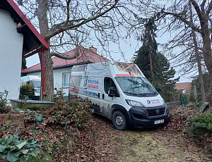 Zateplení stropu rodinného domu pomocí foukané izolace